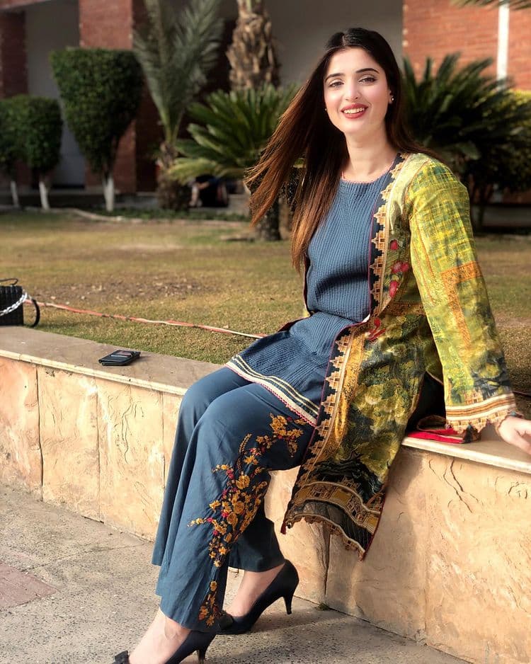 Anaya, 21