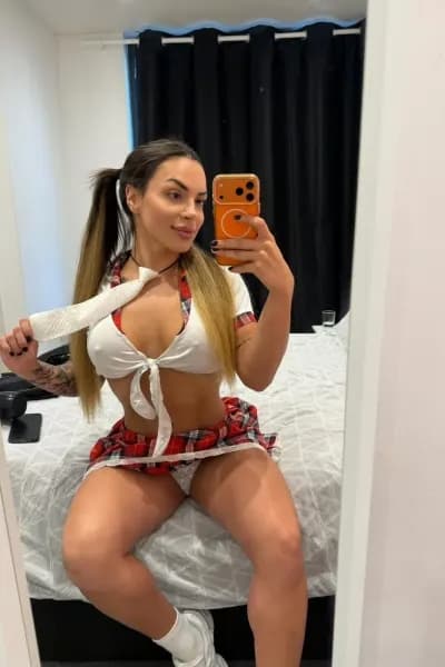 Charlotte, 25