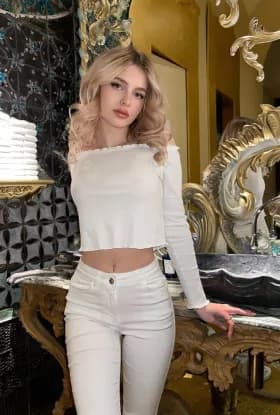 Jasmin, 23