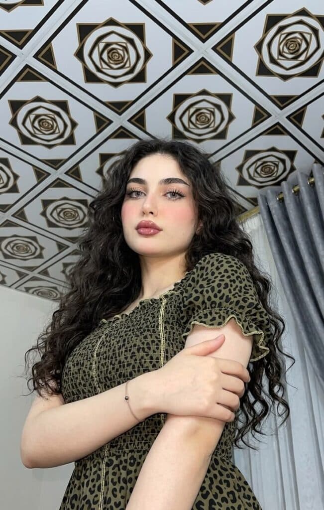 Alisha, 22