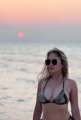 Elina, 23