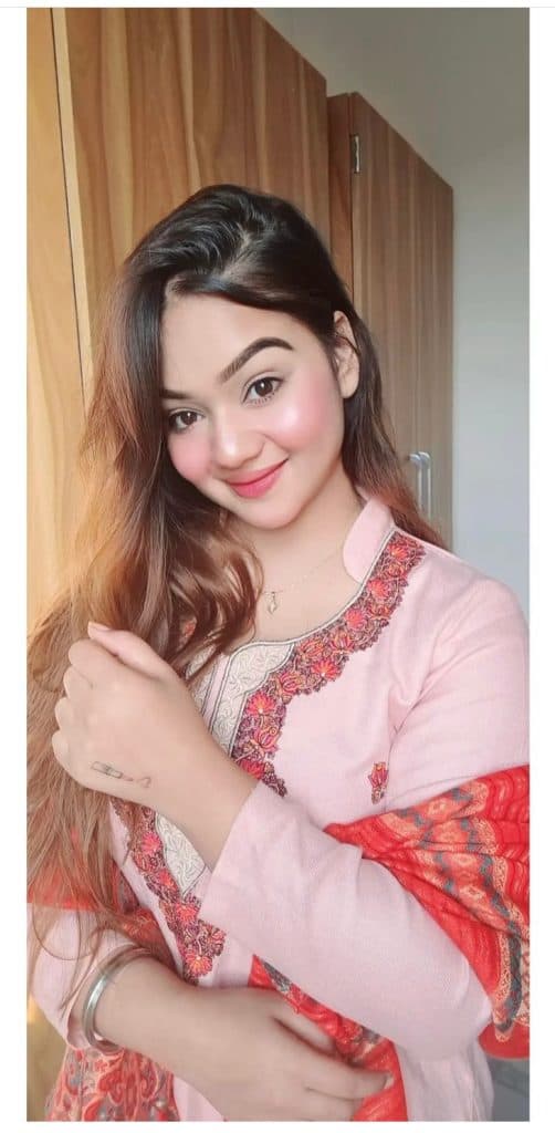 Himanshi photo 1