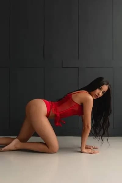 Valentina, 25
