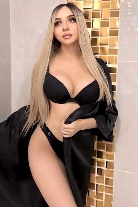 Christina, 25