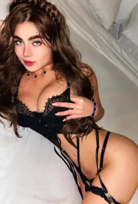 Elvina, 22